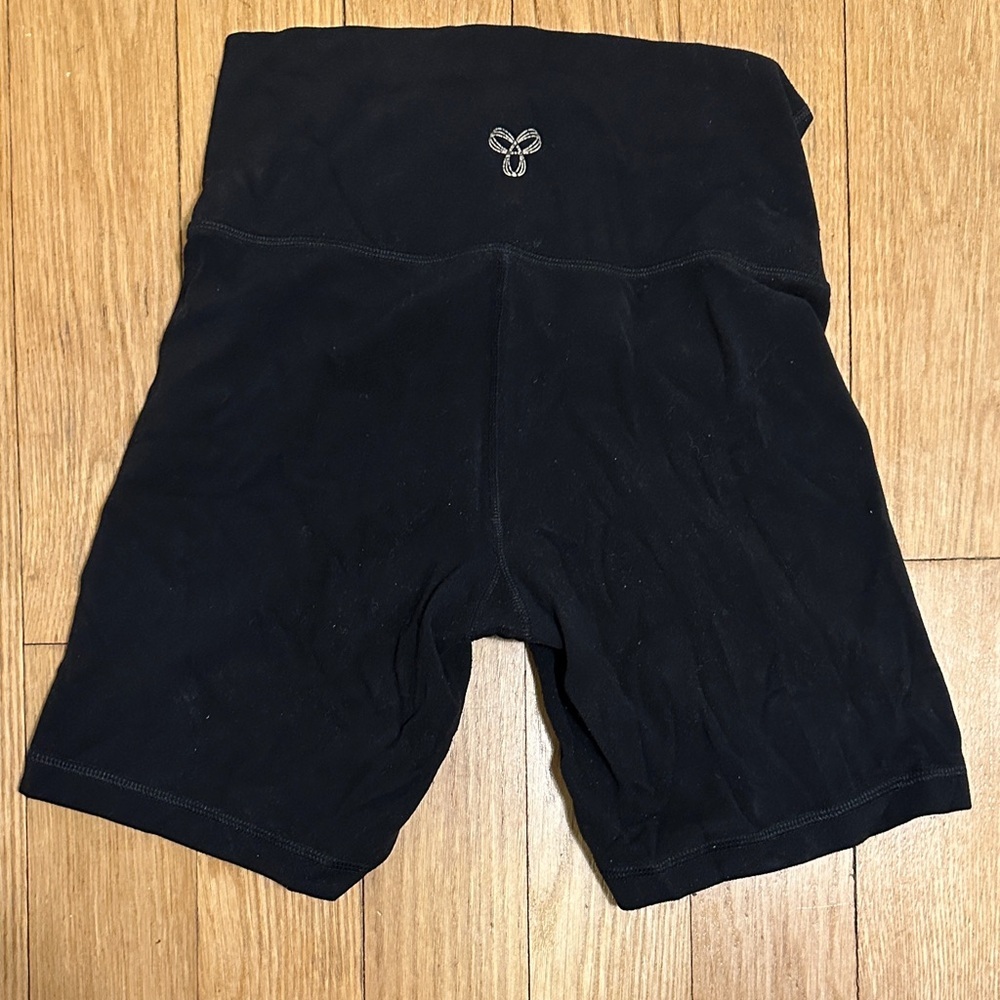 TnaBUTTER™ Cheeky Hi-Rise Black Shorts - Size S - Picture 4 of 4